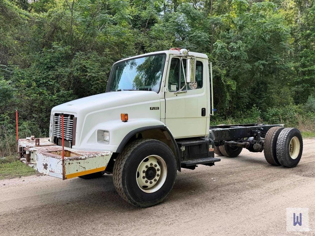 2004 Freightliner FL80 Equipment Image0