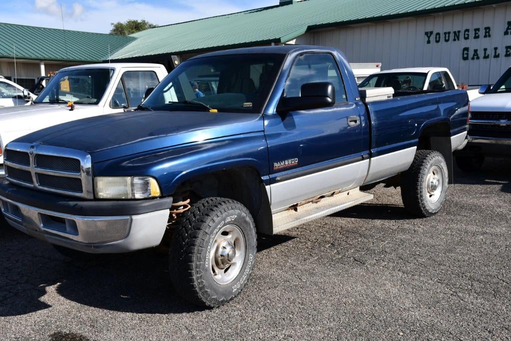 2002 Dodge Ram 2500 Equipment Image0