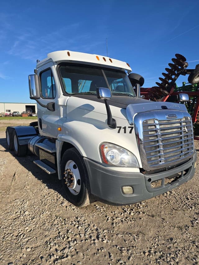 Image of Freightliner Cascadia 125 equipment image 2