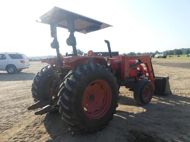 Image of Kubota M8200 equipment image 2