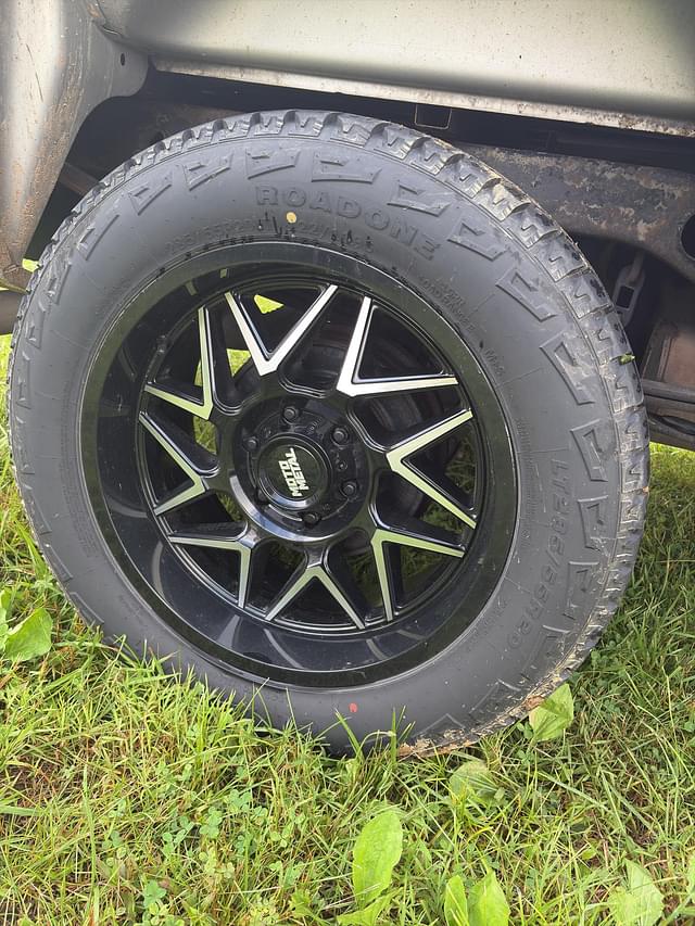 Image of Chevrolet Silverado equipment image 4