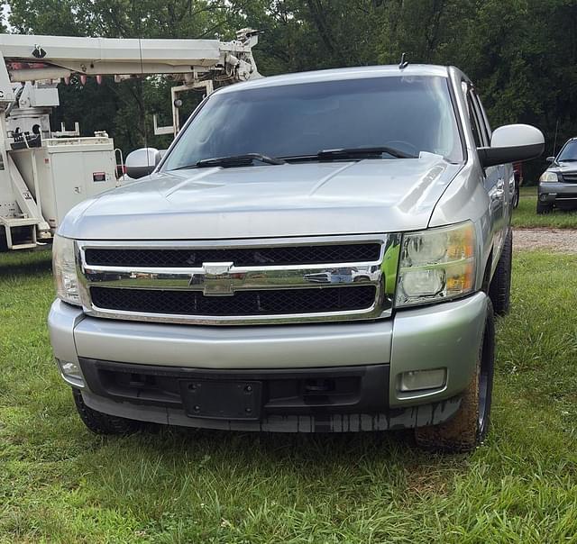 Image of Chevrolet Silverado equipment image 1