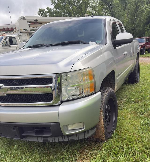 Image of Chevrolet Silverado equipment image 2