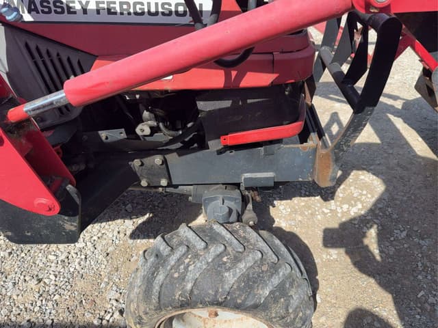 Image of Massey Ferguson GC2300 equipment image 3