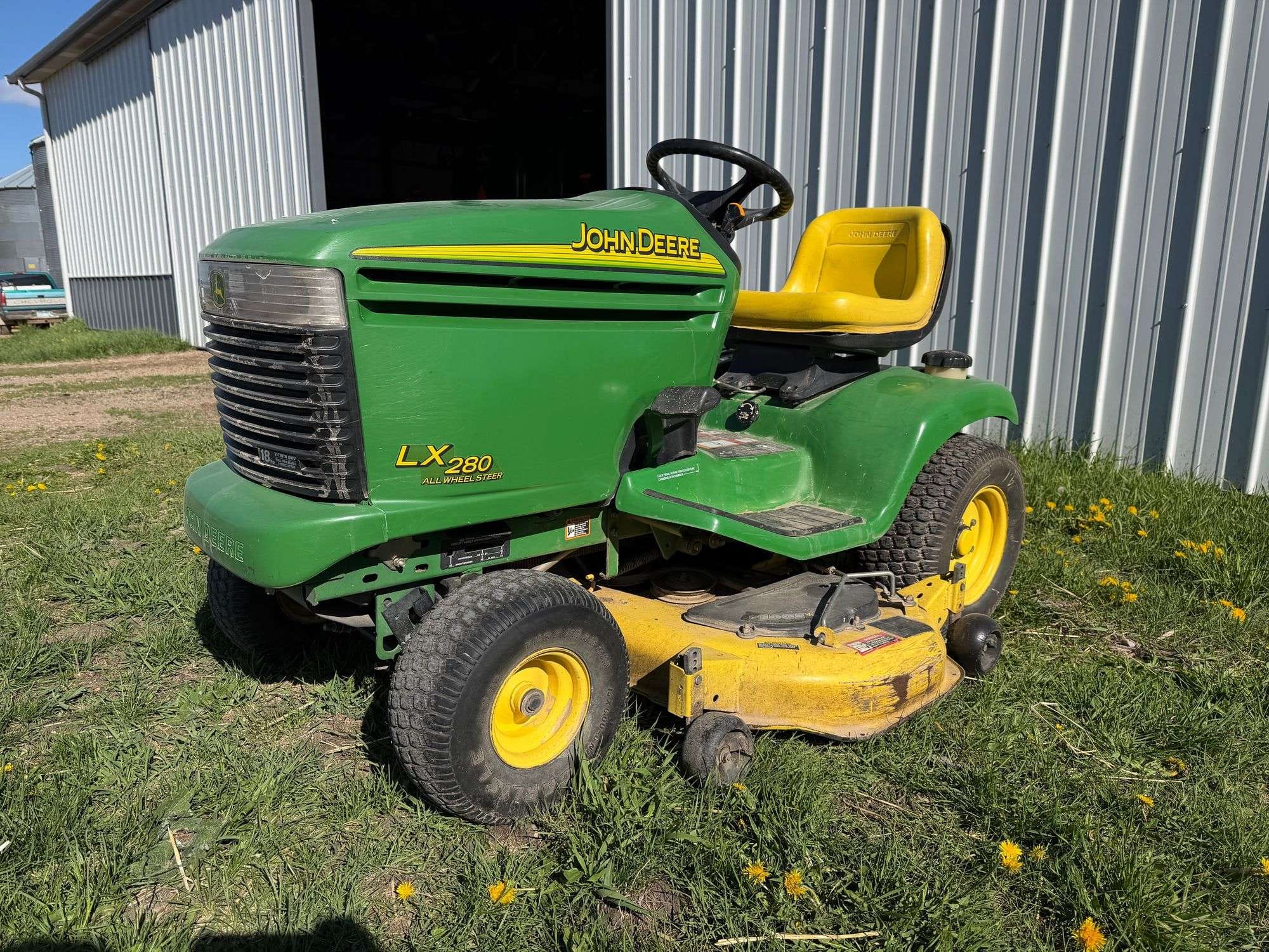 John Deere LX280 Equipment Image0
