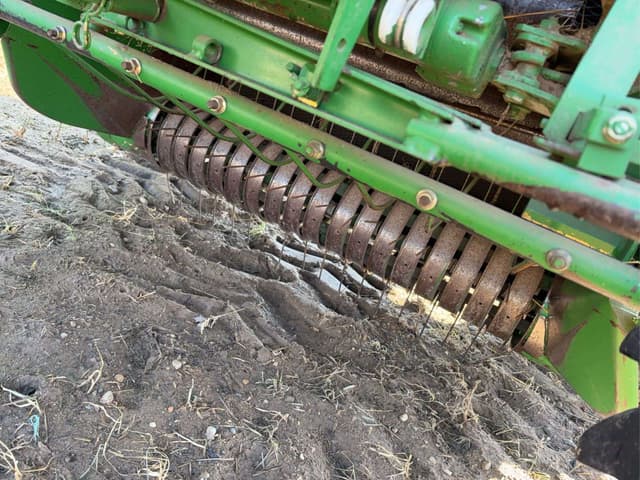 Image of John Deere 466 equipment image 4