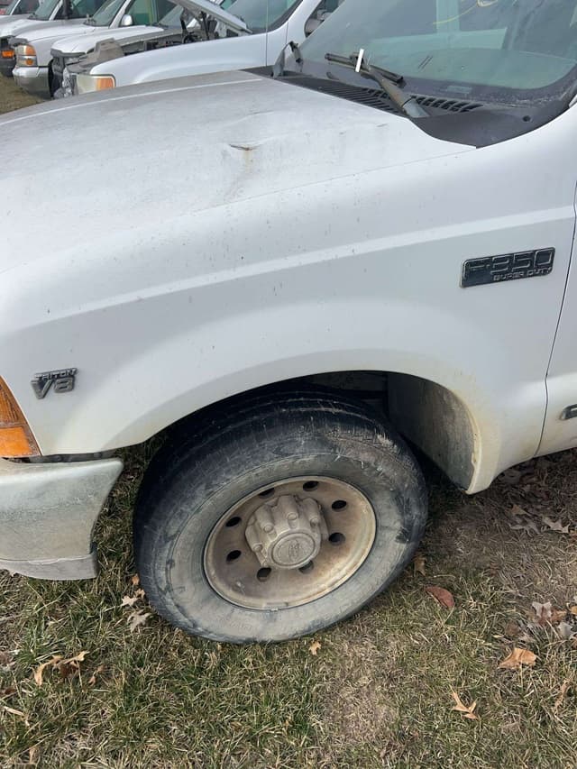 Image of Ford F-350 equipment image 2