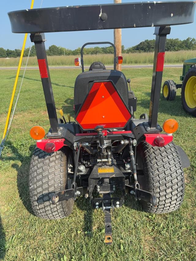 Image of Mahindra EMax 22L HST equipment image 2