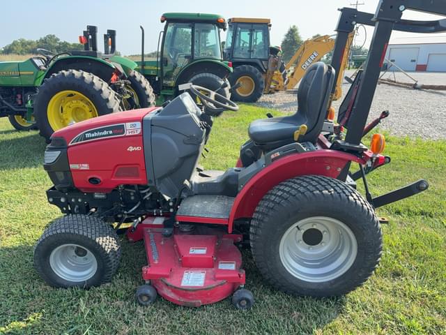 Image of Mahindra EMax 22L HST equipment image 3
