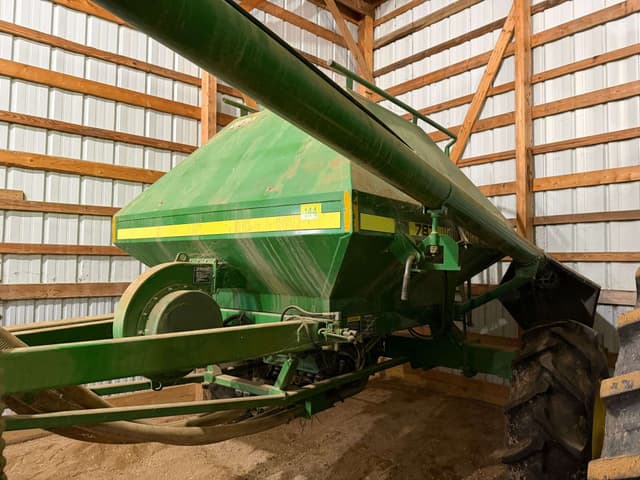 Image of John Deere 787 equipment image 2