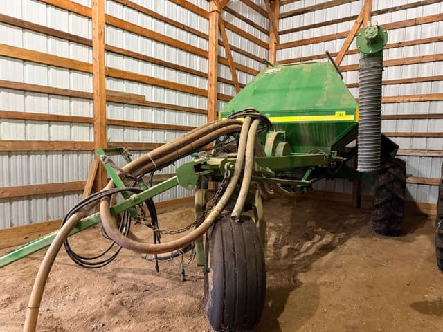 Image of John Deere 787 equipment image 1