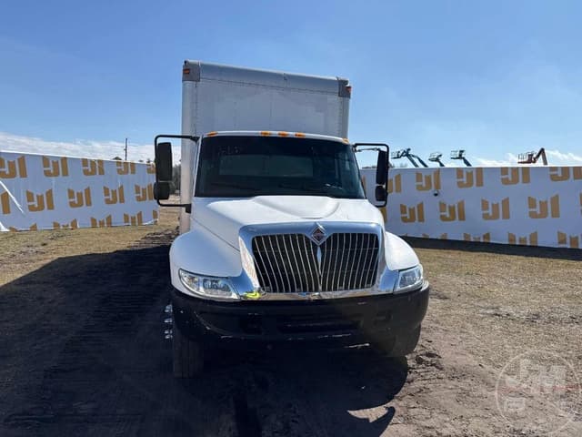 Image of International 4200 equipment image 1