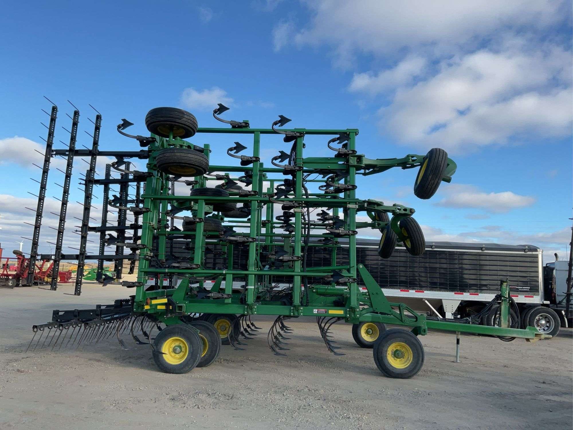 2004 John Deere 2210 Equipment Image0