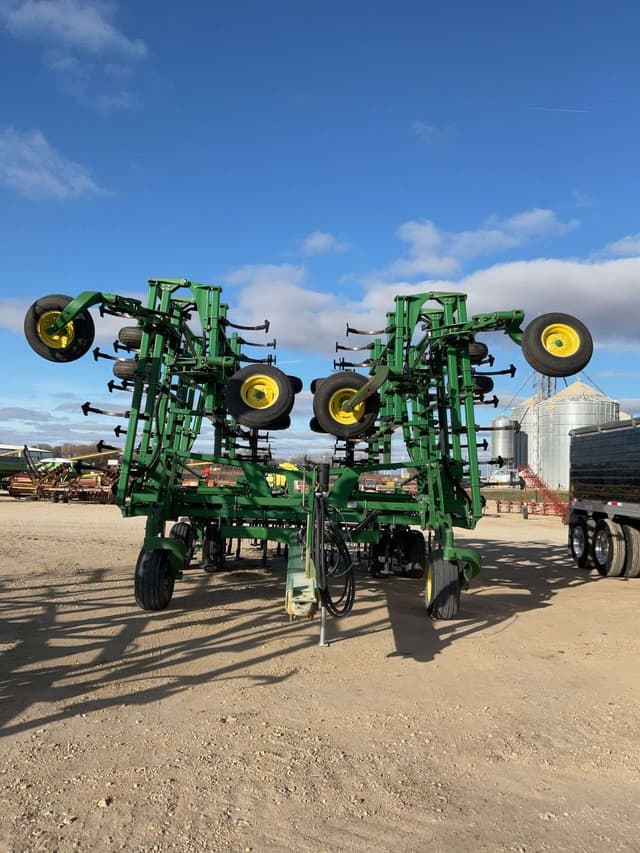 Image of John Deere 2210 equipment image 1