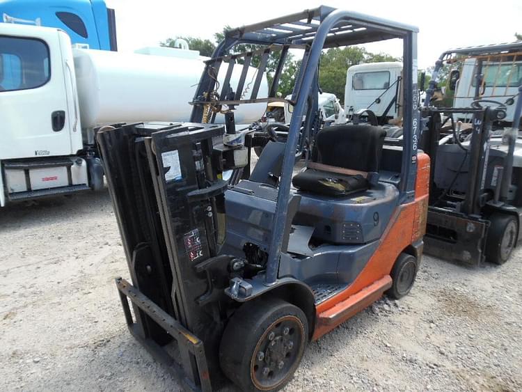 Toyota 8FGCU30 Equipment Image0