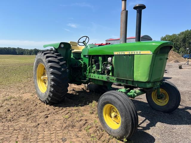 Image of John Deere 4320 equipment image 1