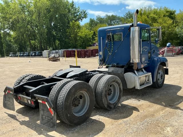 Image of Freightliner FLD112 equipment image 4