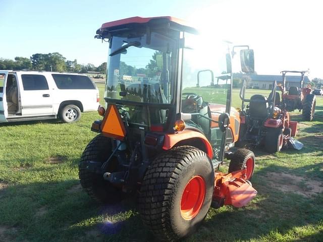 Image of Kubota LX2610HSD equipment image 2