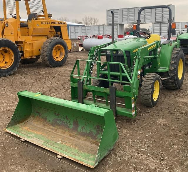 Image of John Deere 3032E equipment image 1