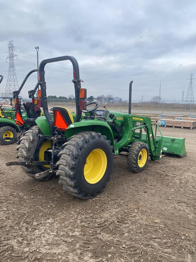 Image of John Deere 3032E equipment image 4