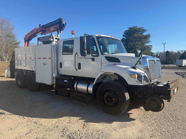 Image of International 7400 equipment image 3