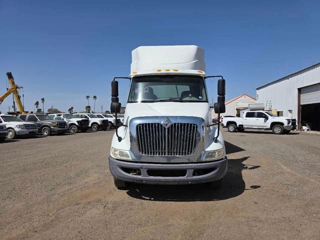 Image of International 8600 equipment image 2