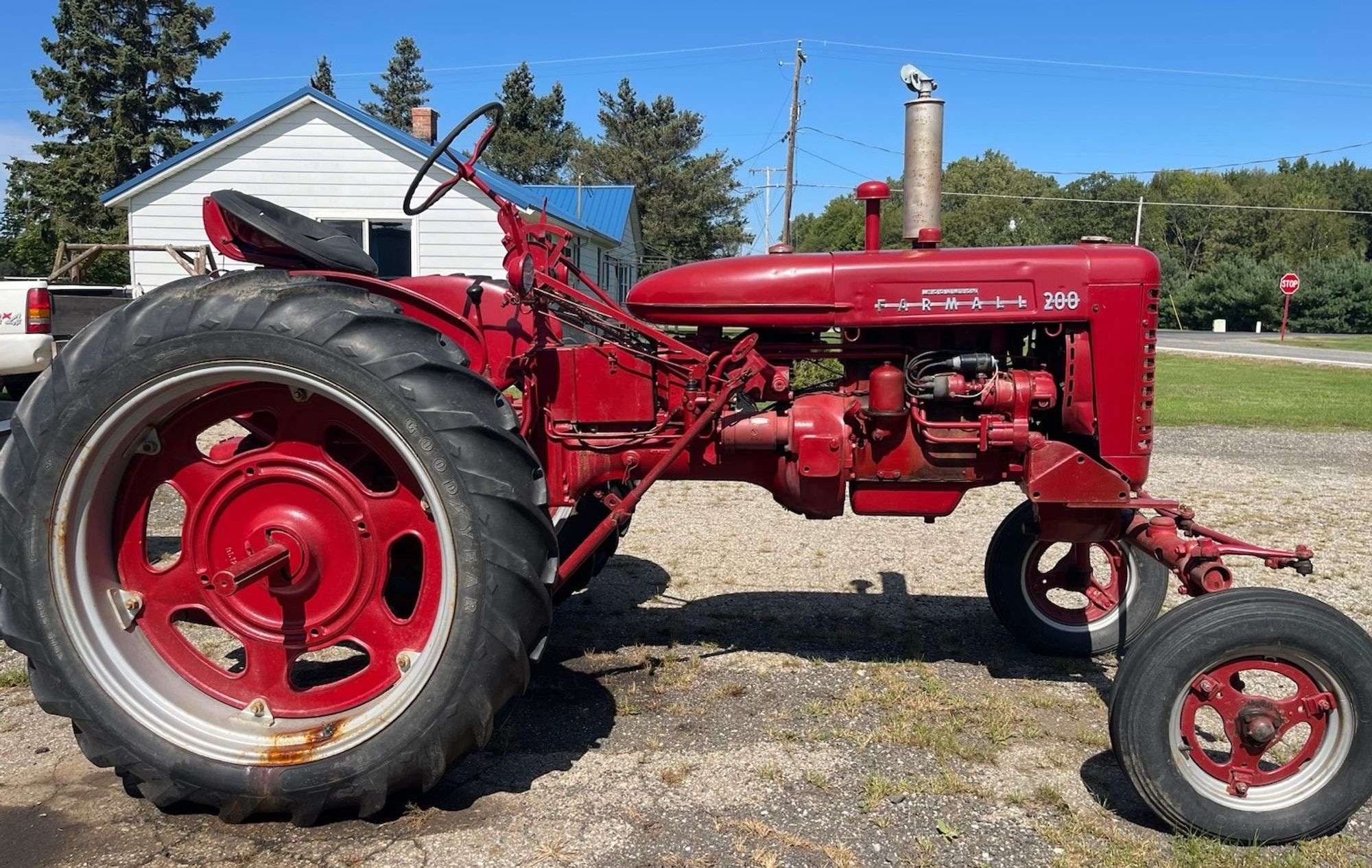 1956 Farmall 200 Equipment Image0