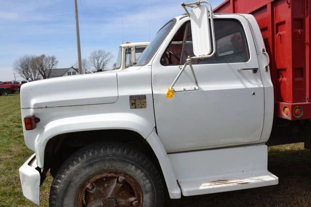 Image of Chevrolet C65 equipment image 2