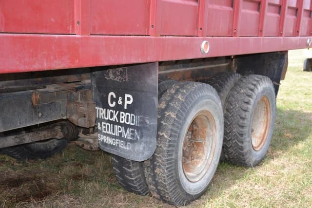 Image of Chevrolet C65 equipment image 3