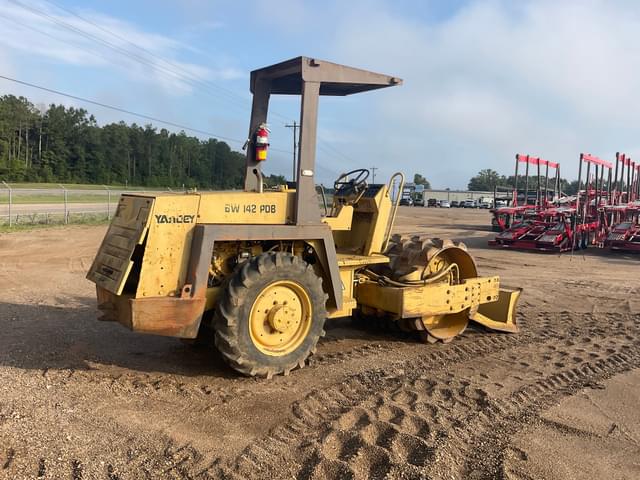 Image of Bomag BW142PD equipment image 4