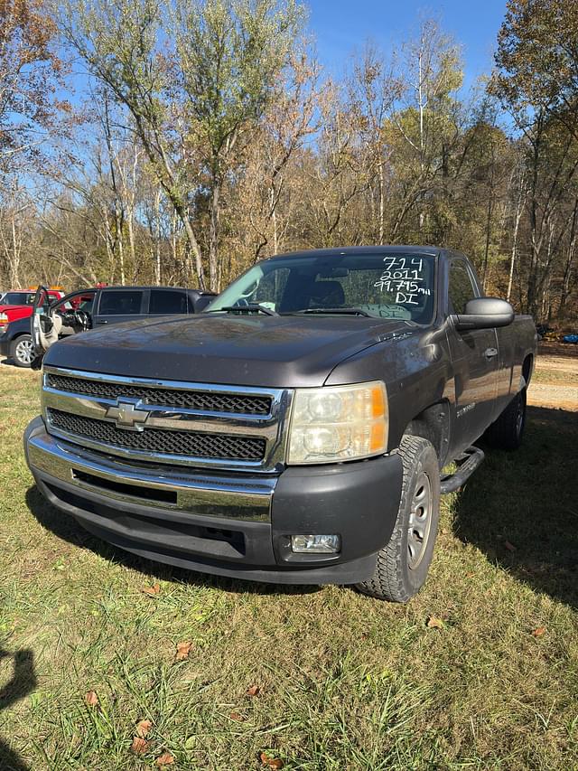 Image of Chevrolet Silverado equipment image 2