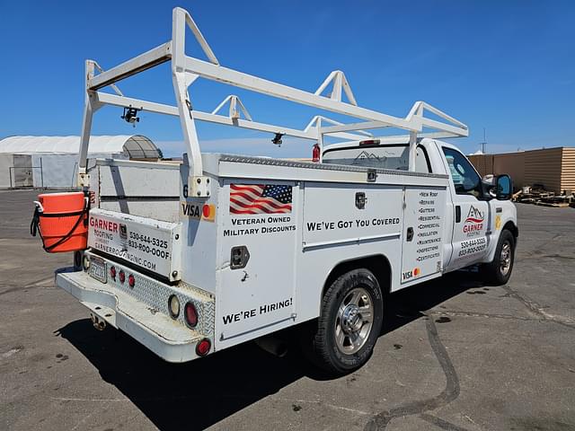 Image of Ford F-350 equipment image 2
