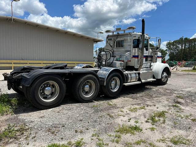 Image of Kenworth W900 equipment image 4
