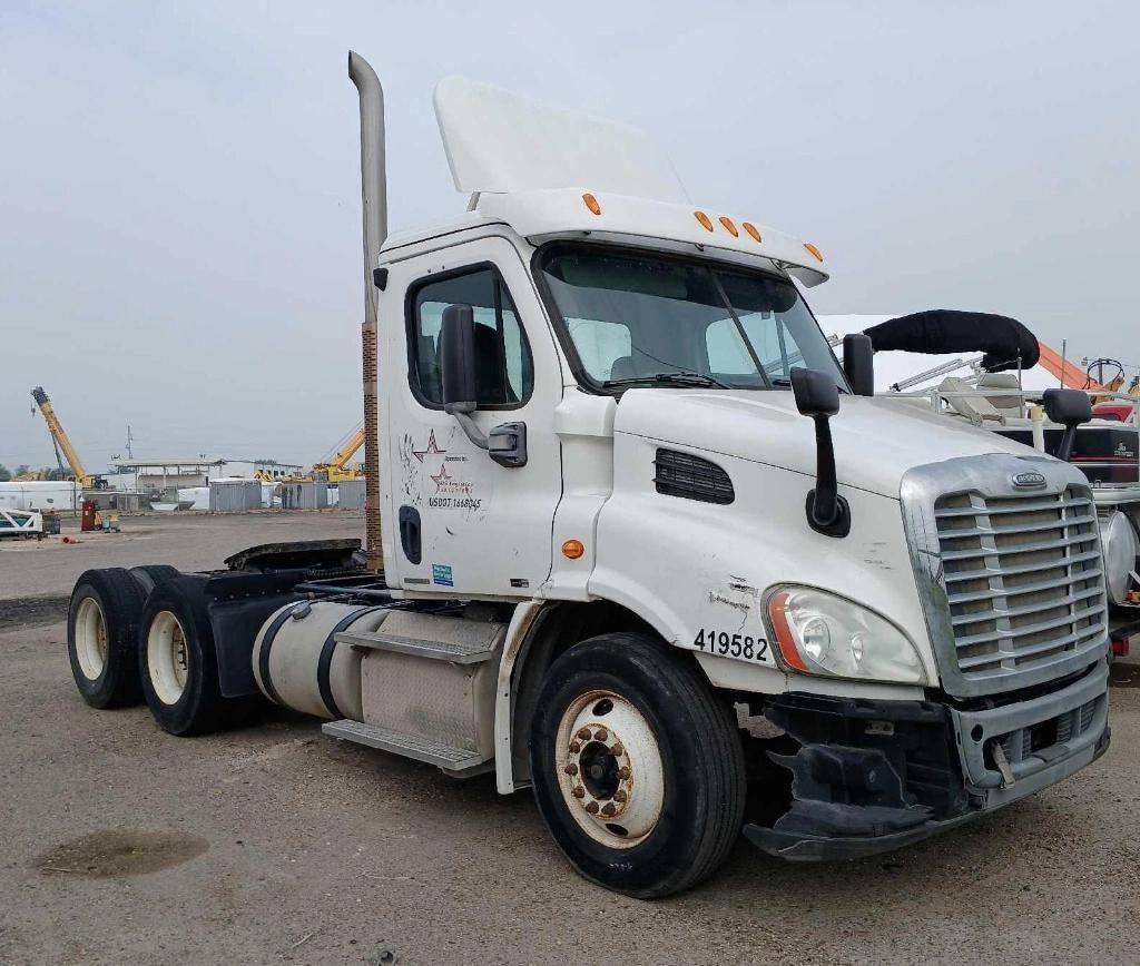 2012 Freightliner Cascadia 113 Equipment Image0