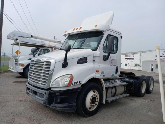 Image of Freightliner Cascadia 113 equipment image 1