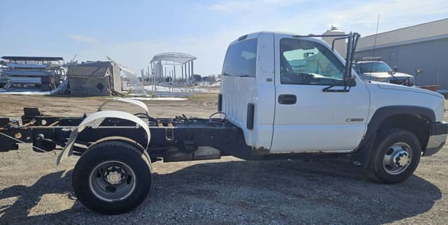 Image of Chevrolet 3500 equipment image 3