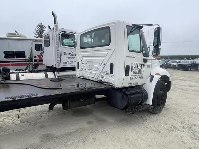 Image of International 4300 equipment image 3