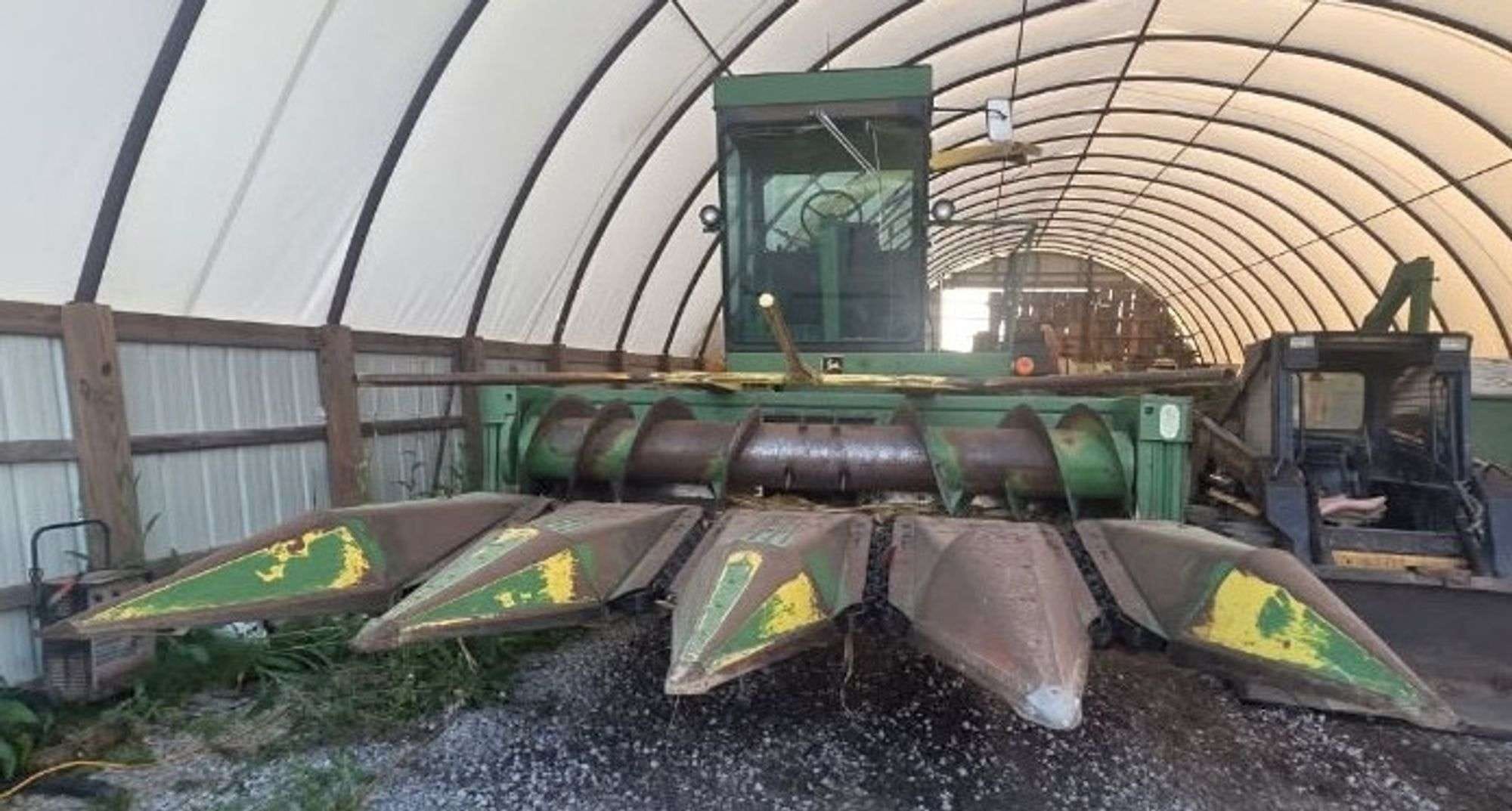 1980 John Deere 5460 Equipment Image0