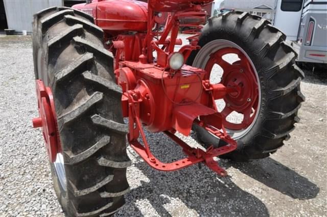 Image of Farmall M equipment image 3