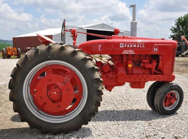 Image of Farmall M equipment image 1
