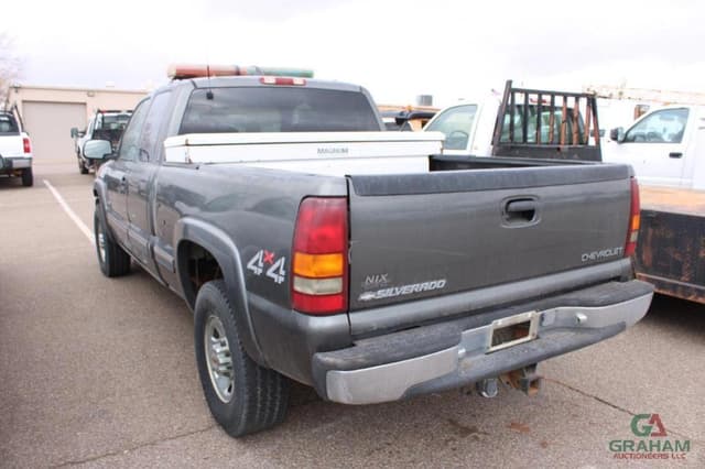 Image of Chevrolet 2500 equipment image 3