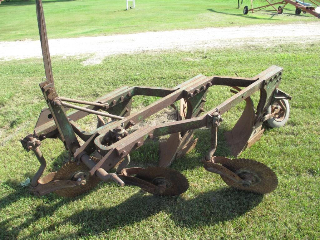 Main image John Deere 810