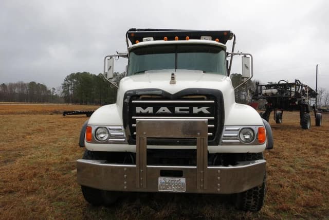 Image of Mack Granite equipment image 2