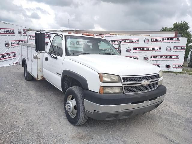 Image of Chevrolet 3500 equipment image 2
