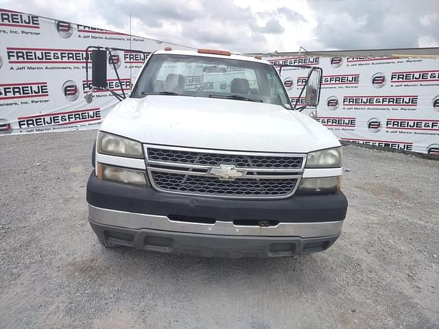 Image of Chevrolet 3500 equipment image 1