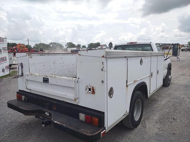 Image of Chevrolet 3500 equipment image 4