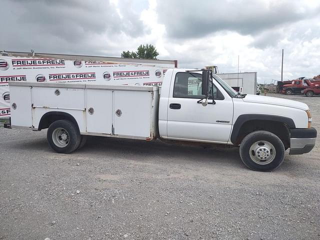Image of Chevrolet 3500 equipment image 3