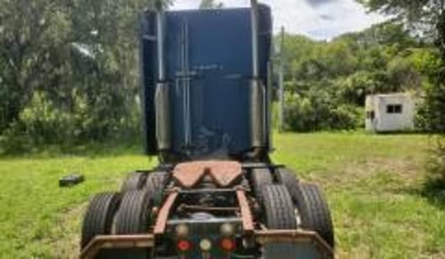 Image of Freightliner C120 equipment image 3