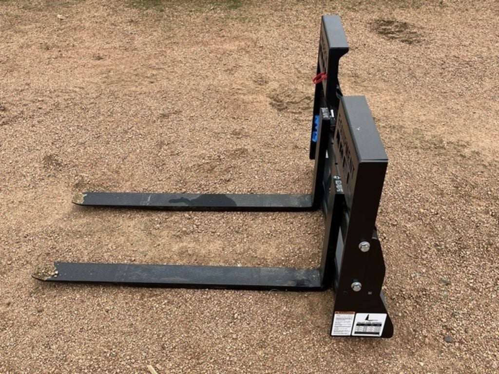 2026 Berlon 48" Pallet Forks Equipment Image0