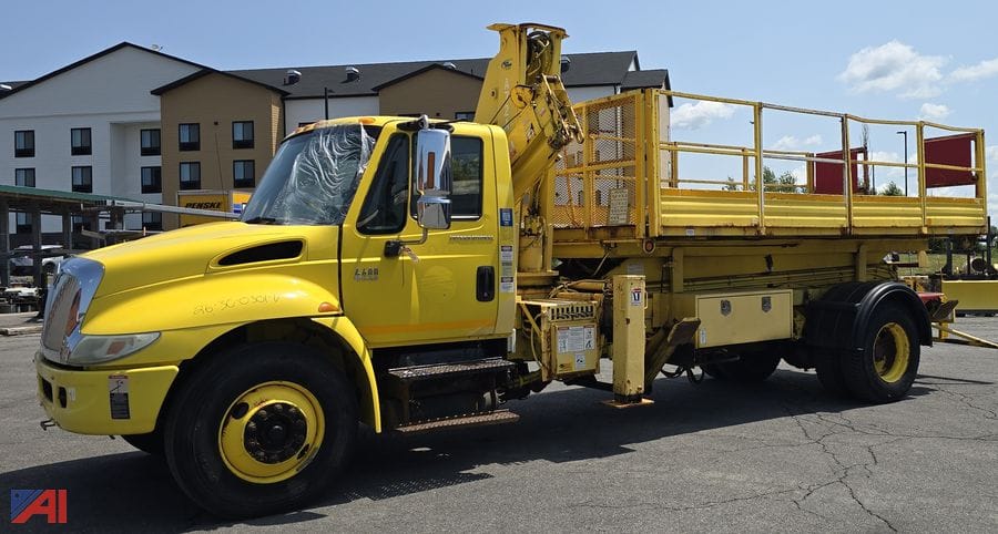 2004 International DuraStar 4400 Equipment Image0